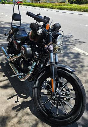 HARLEY-DAVIDSON SPORTSTER IRON 883 